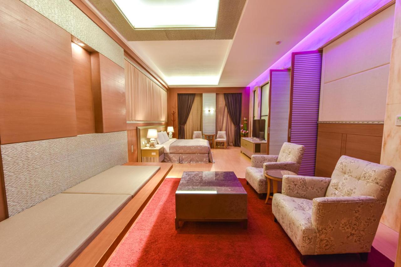 Purple Garden Motel 高雄市 エクステリア 写真