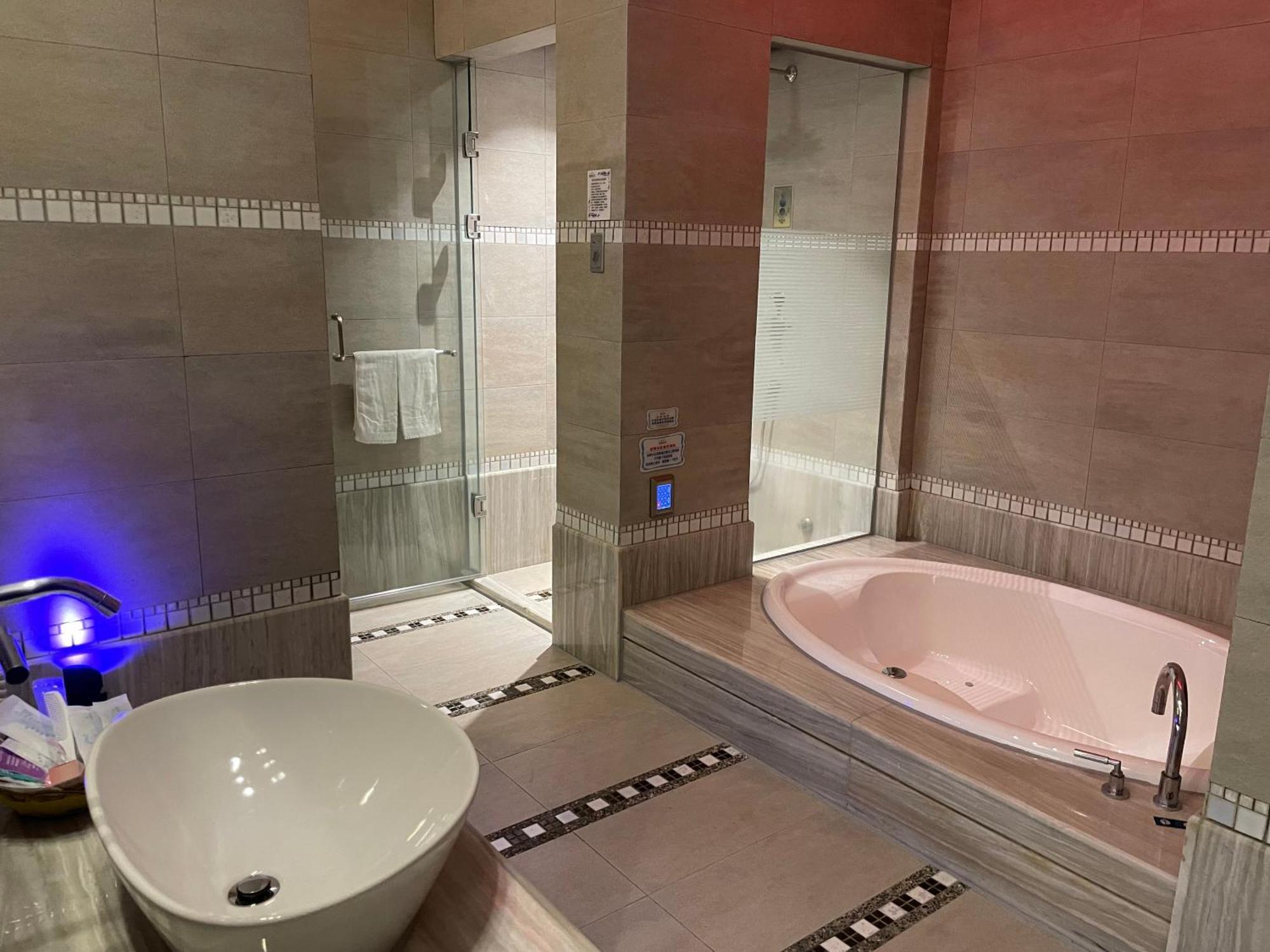 Purple Garden Motel 高雄市 エクステリア 写真